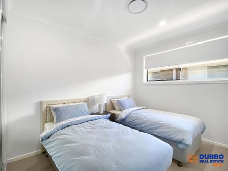 NEWLY BUILT FURNISHED DUPLEX IN SOUTH LAKES - Photo 3