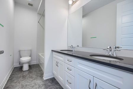 For Lease - 3105 Travertine Drive, Oakville, Ontario - Photo 2