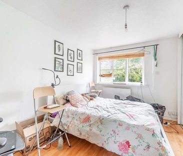 Waller Drive, Northwood, HA6 - Photo 3