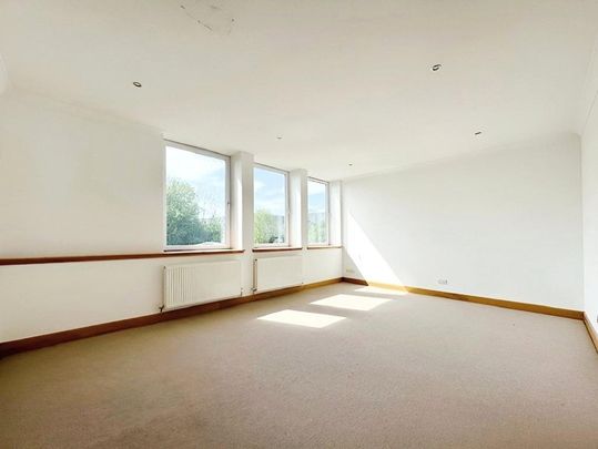 2 bedroom penthouse to rent - Photo 1