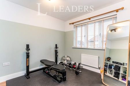 4 bedroom house to rent Langdale Terrace, Ambleside Avenue, Walton-on-Thames, KT12 - Photo 3