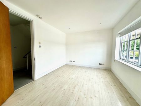4 Bed Terraced House, Acacia Gardens, NW8 - Photo 3