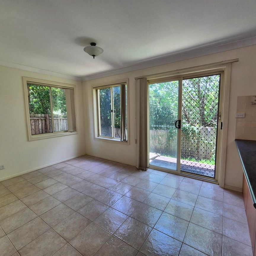 2 BEDROOM TOWNHOUSE - Photo 1