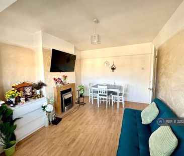 2 bedroom maisonette to rent - Photo 2