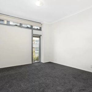 MGM MARTIN - TWO BEDROOM APARTMENT - Photo 2