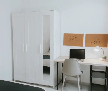 Room in a shared 4-bedroom apartment for rent in el Gòtic - Foto 4