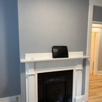 Beautiful and newly renovated 2 bedroom in prime location! - Photo 3