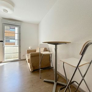 Limonest : Proche centre Studio meublé avec balcon - Photo 2