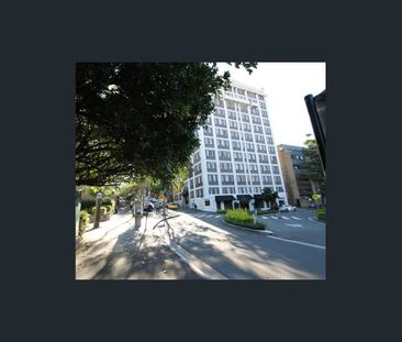 Stylish Inner-City Living on Cosmopolitan Stanley Street - Photo 1