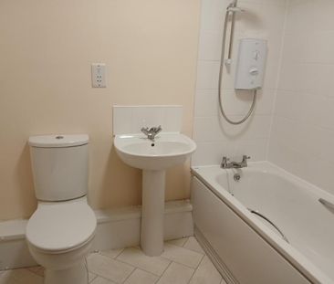 2 bedroom ground floor flat to rent - Photo 5