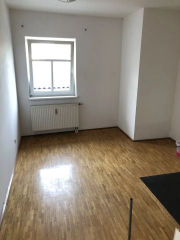 Zentral gelegene, gemütliche 2- Zimmer-Wohnung mit möblierter Küche in Lambach - Photo 4