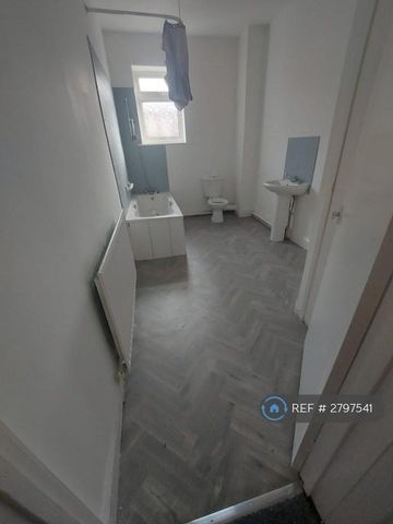 3 bedroom terraced house to rent - Photo 5