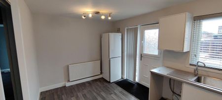 3 bedroom terraced house to rent - Photo 2