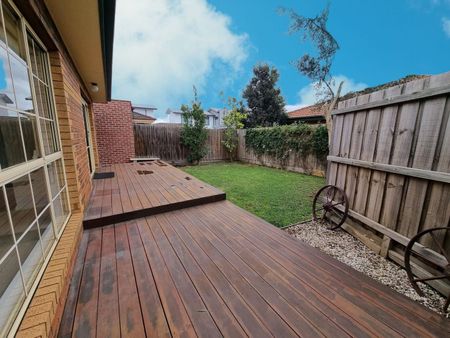 2/21 Hart Street, Airport West VIC 3042 - Photo 3