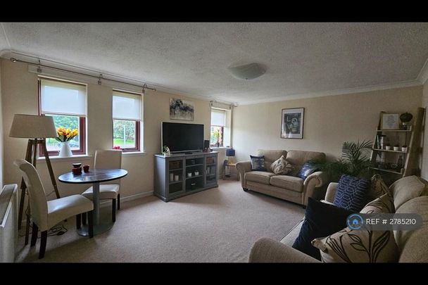 2 bedroom flat to rent - Photo 1