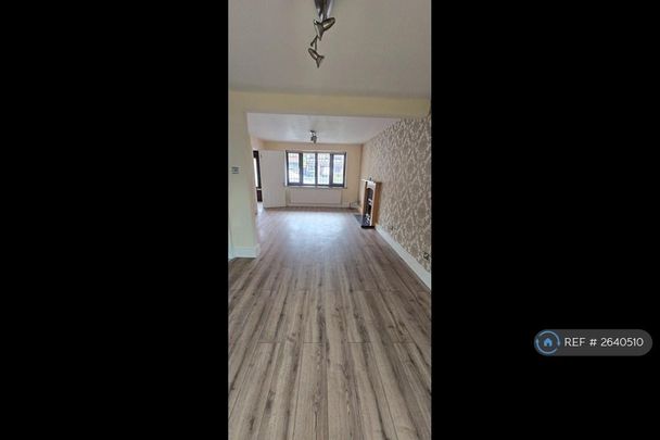 4 bedroom detached house to rent - Photo 1