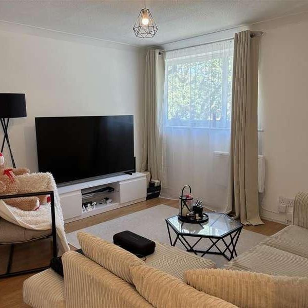 Hampden Close, North Weald, CM16 - Photo 1
