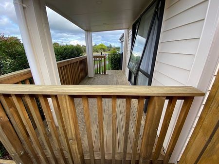 North-Facing Near New Three Bedroom Duplex House - Photo 4