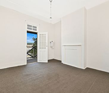 Spacious Two-Level Home With Courtyard & Parking - Steps from Sydne... - Photo 1