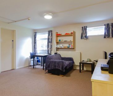 1 Bed Flat - Photo 3