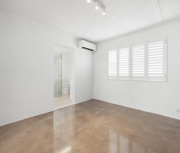 Stylish Renovated Unit with Easy Access to Oxford Street - Photo 3