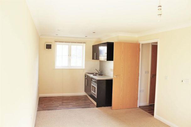 Gatehouse Court, Taunton - Photo 1
