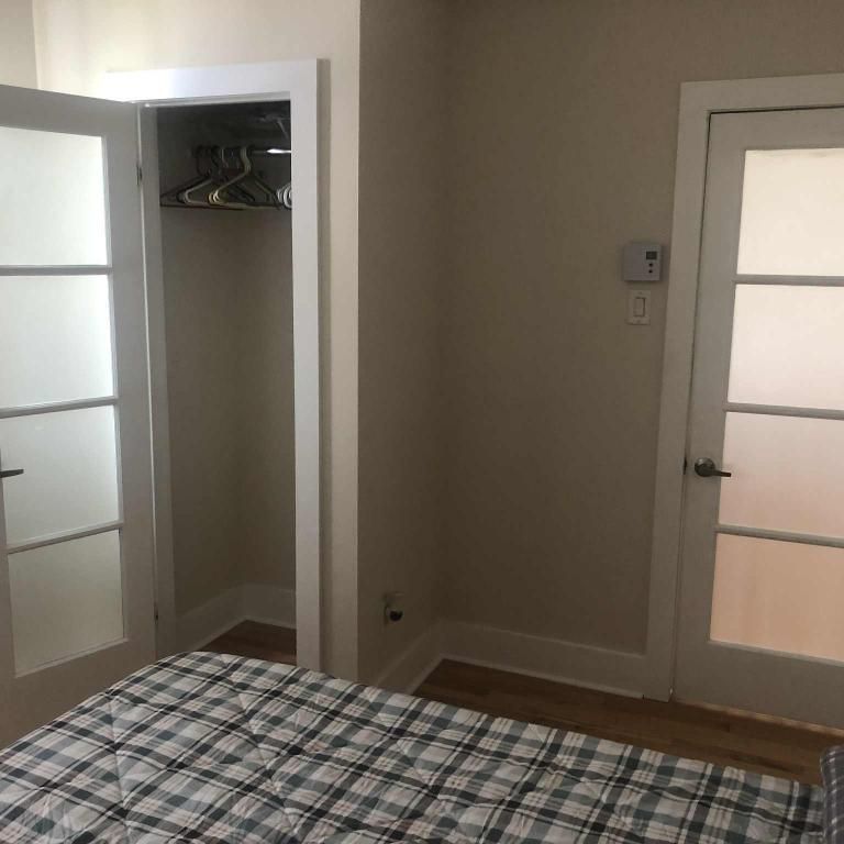 Grand appartement 4 1/2, plafonds 12 pieds, 2 chambres situé dans un Couvent au pittoresque village du Vieux Sainte-Rose Laval, 2250$ tout inclut - Photo 1