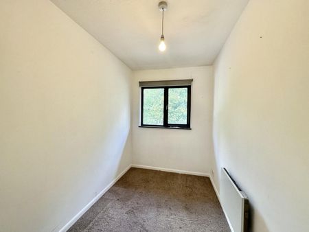 2 bedroom Flat To Let Total Size: 689 SQ FT - Photo 2