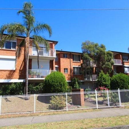 Large 2 bedroom unit - Photo 4