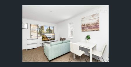 Fully Furnished Home In Central Wagga - Photo 3