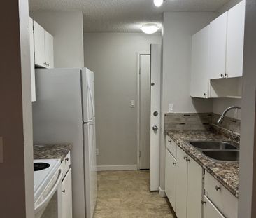 203 5903 55 Avenue - Photo 3
