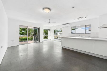 Beachside Bliss, Spacious 2 Bedroom Apartment for Rent on Sims Esplanade, Yorkeys Knob - Photo 2