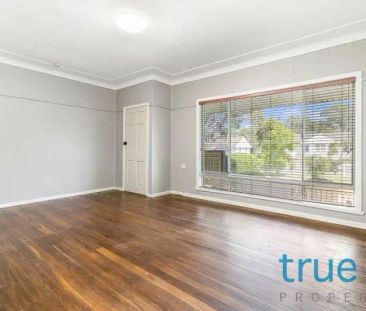 “OVERSIZED, PRACTICAL AND PERFECTLY LOCATED” - Photo 3