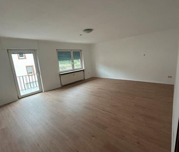 2-Zimmer Wohnung mit Balkon und Stellplätzen - Foto 1