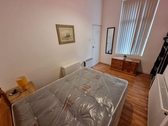 2 Bed Flat, Liverpool, L8 - Photo 1