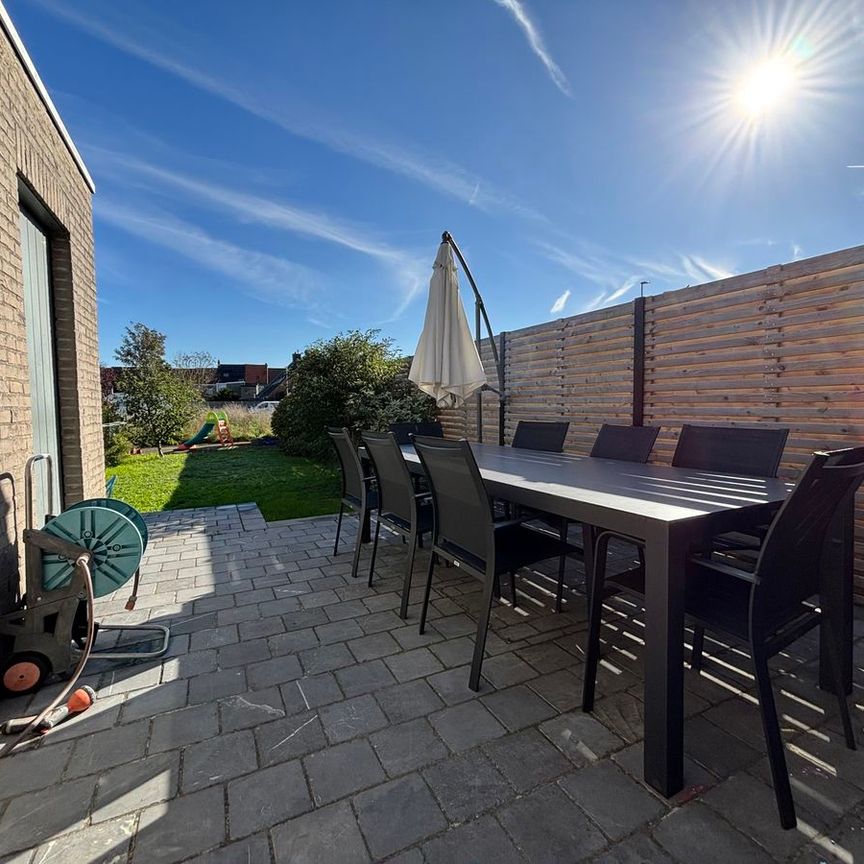 Huis te huur in Sint-Kruis voor € 1.250 met 4 slaapkamers - Photo 1