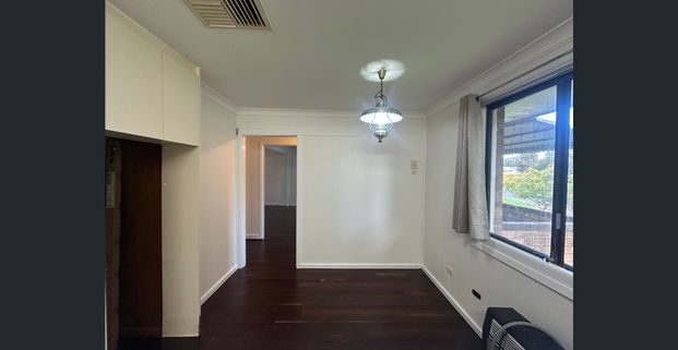 Freshly Upated 3 Bedroom Home with Double Driveway! - Photo 1