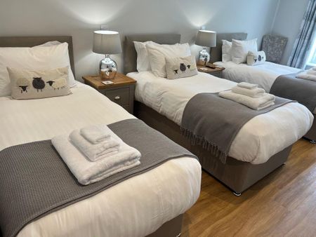 4 bedroom detached house to rent - Photo 2