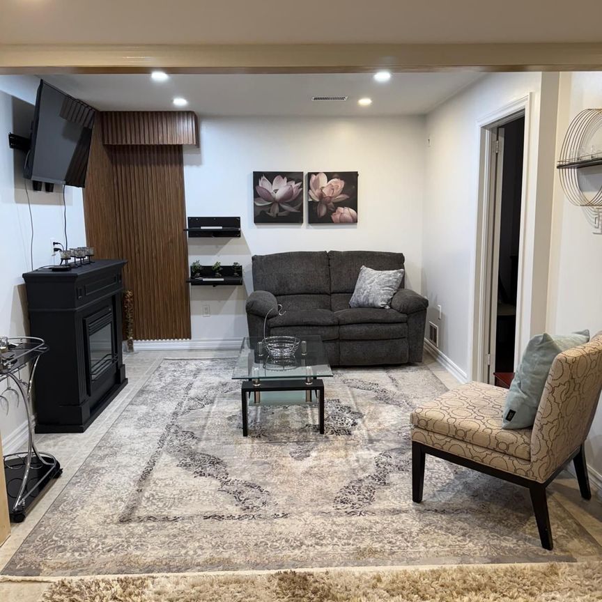 For Lease - 310 Narinia Crescent Unit# BSMT, Newmarket, Ontario - Photo 1