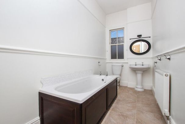 5 bedroom semi-detached house to rent - Photo 1