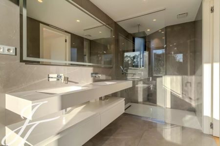 Maison à louer Valbonne, Cote d'Azur, France12 000 EUR / Mois - Photo 3