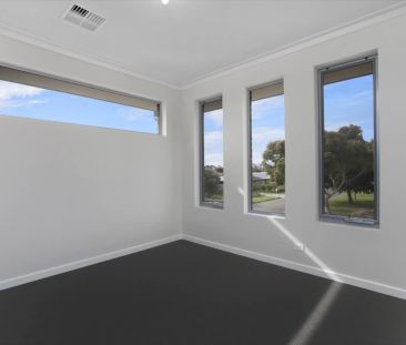 8 Robe Street, - Photo 5