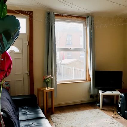 5 Bed 1 Bath - Photo 1