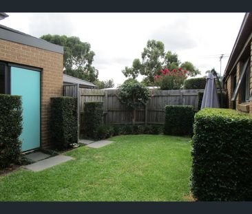 1/138 Windermere Drive, Ferntree Gully, Vic 3156 - Photo 2
