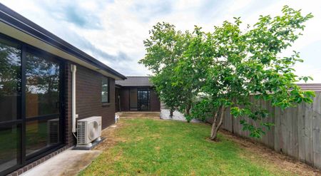 Modern comfort, family space, and unbeatable convenience - Photo 3