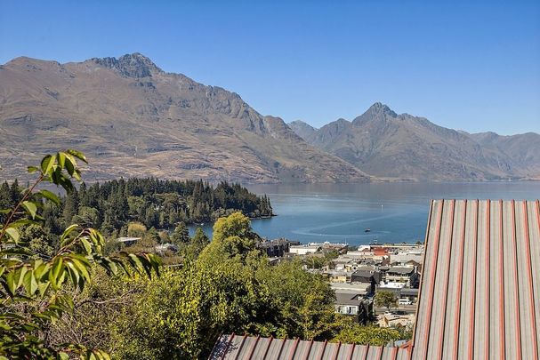 Warm, Furnished 2BR Unit - Walk To Town! - Photo 1