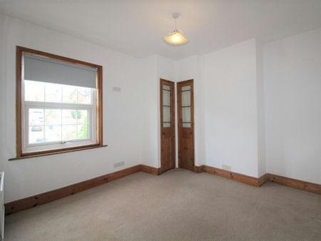 Terraced House to rent on - Photo 5
