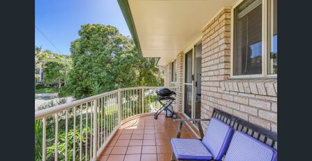Beachside Bliss: Fully Renovated 2-Bed, 2-Bathroom apartment - Photo 2