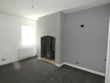 Aintree Road - Photo 2