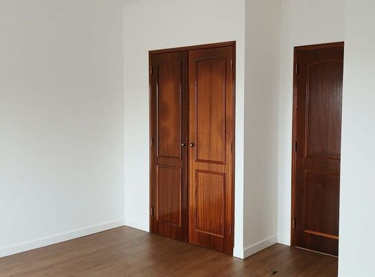 Lisboa, Lisbon 2655-432 - Photo 1